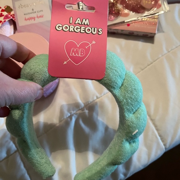 Plush Skincare Headband - Picture 1 of 2